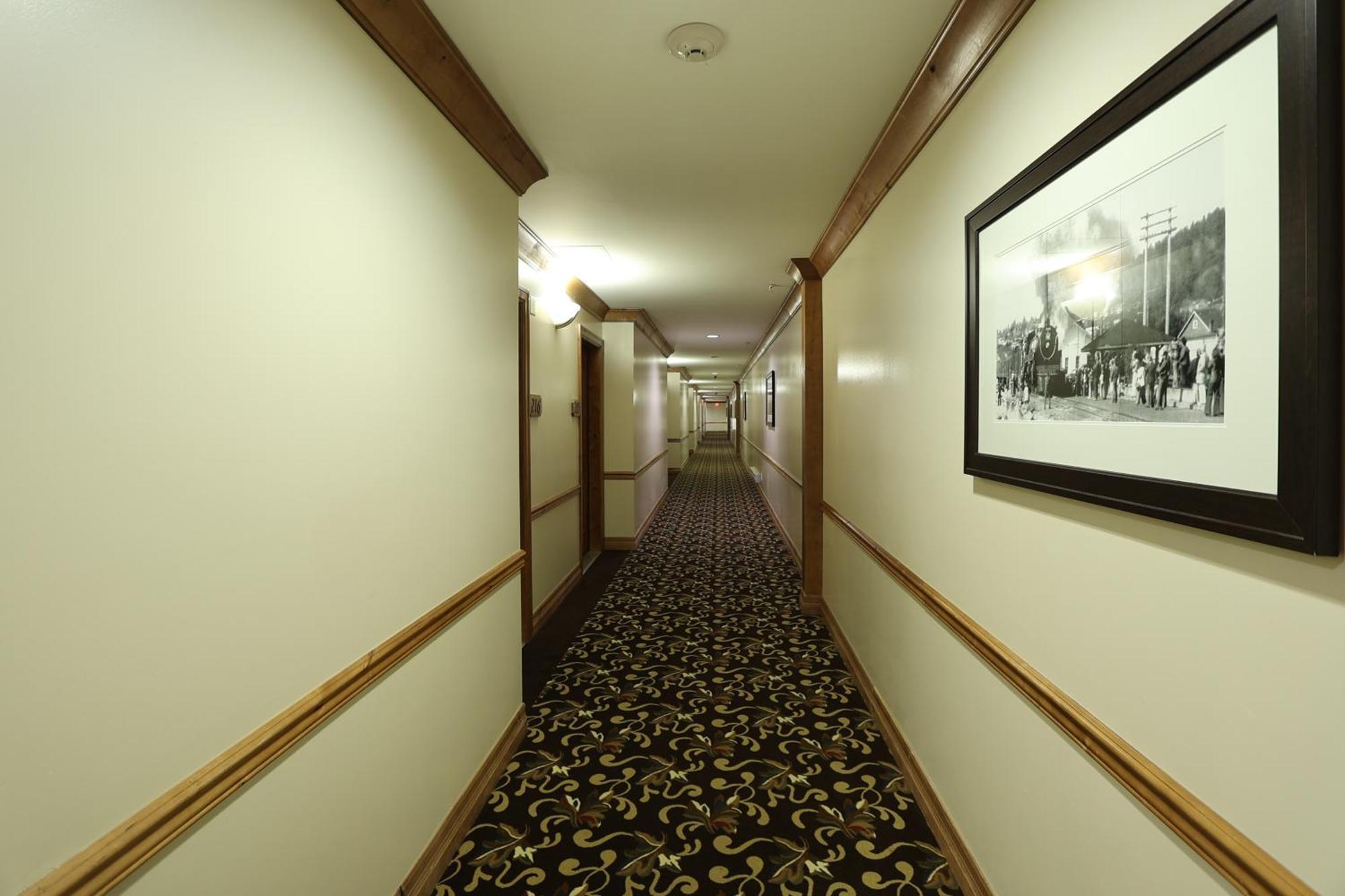 Days Inn By Wyndham Surrey Exterior foto