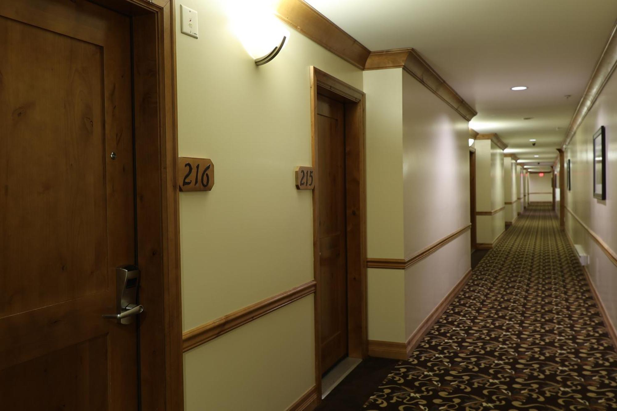 Days Inn By Wyndham Surrey Exterior foto