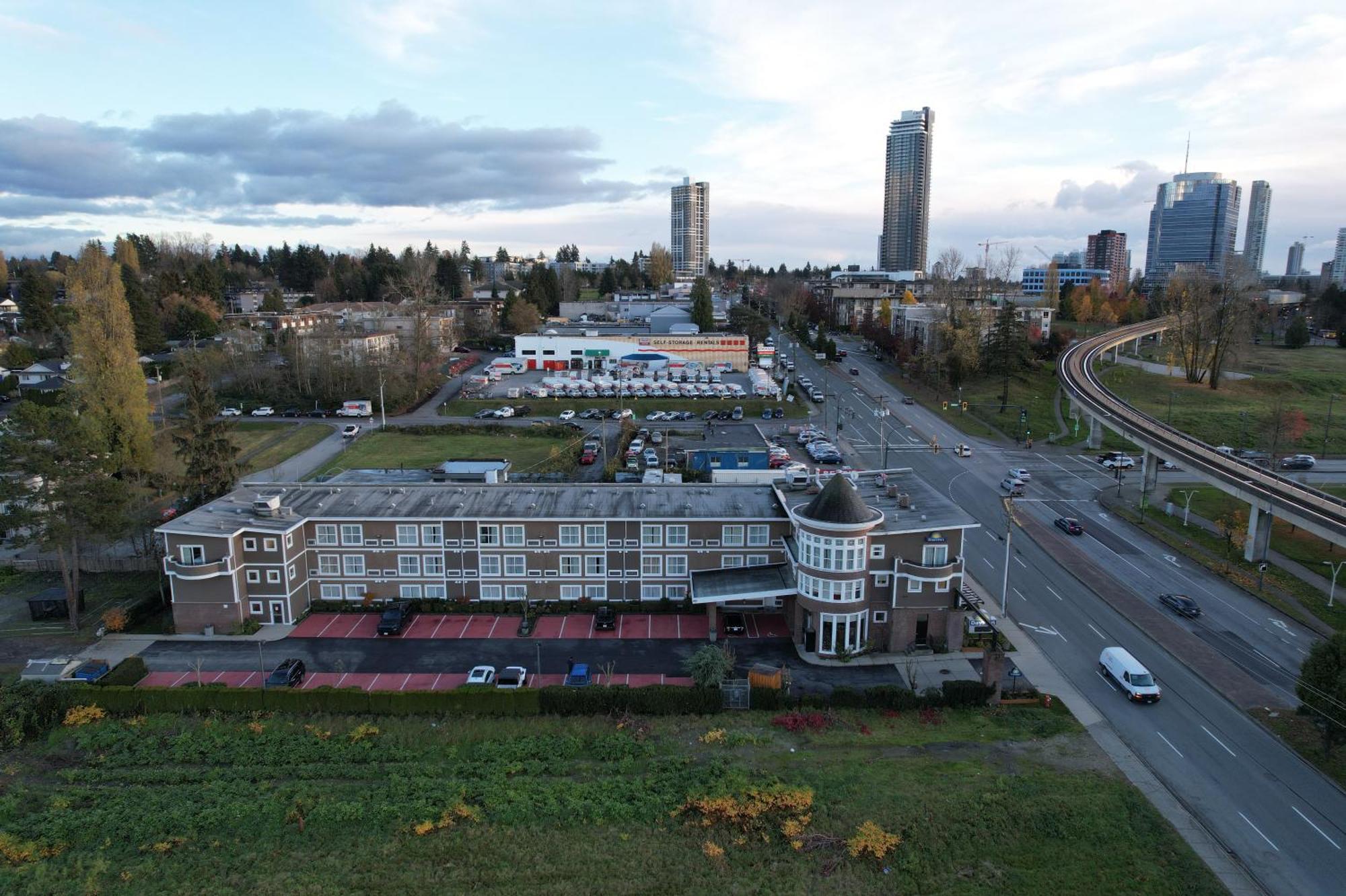 Days Inn By Wyndham Surrey Exterior foto